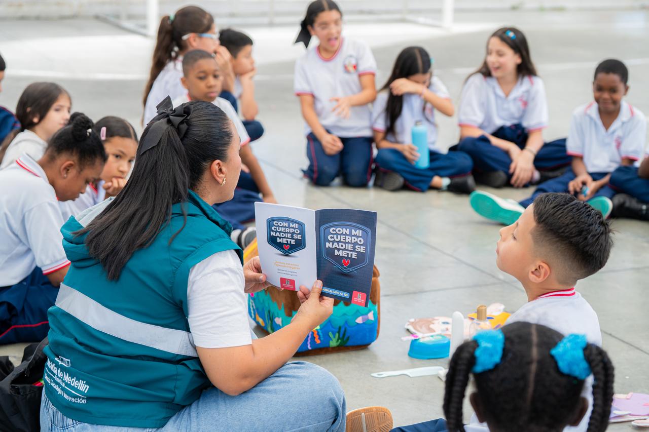 Medellín previene violencias sexuales con actividades lúdicas para la  transformación social juvenil. Foto: Alcaldía de Medellín.
