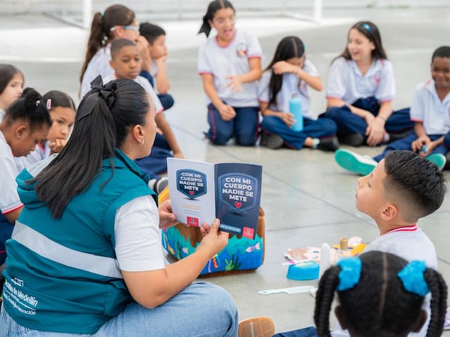 Medellín previene violencias sexuales con actividades lúdicas para la transformación social juvenil. Foto: Alcaldía de Medellín.