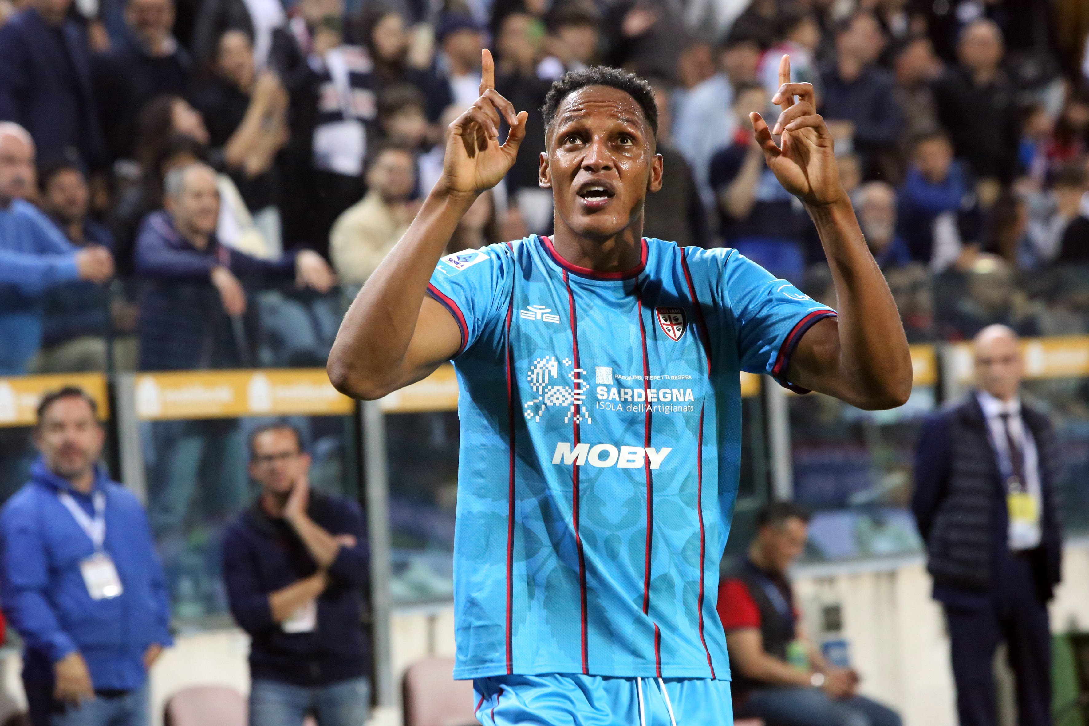 Yerry Mina marcó en al victoria que le dio al Cagliari la permanencia en Serie A. (Photo by Enrico Locci/Getty Images)