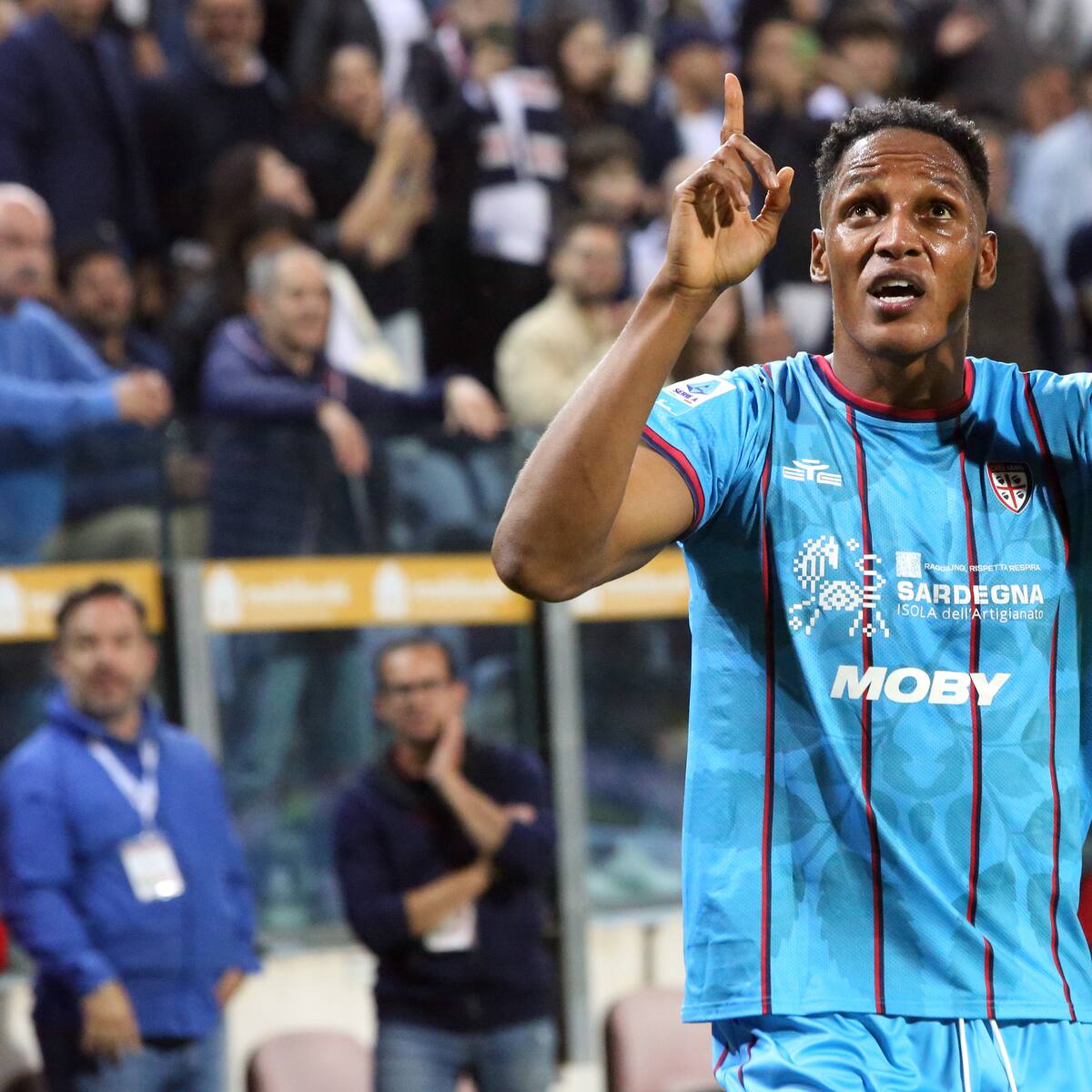 Así fue el gol de Yerry Mina con el que Cagliari mantiene la categoría en Serie A