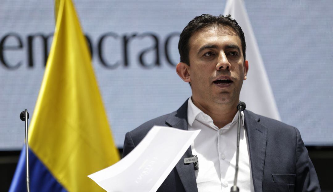 Registrador Alexander Vega. 