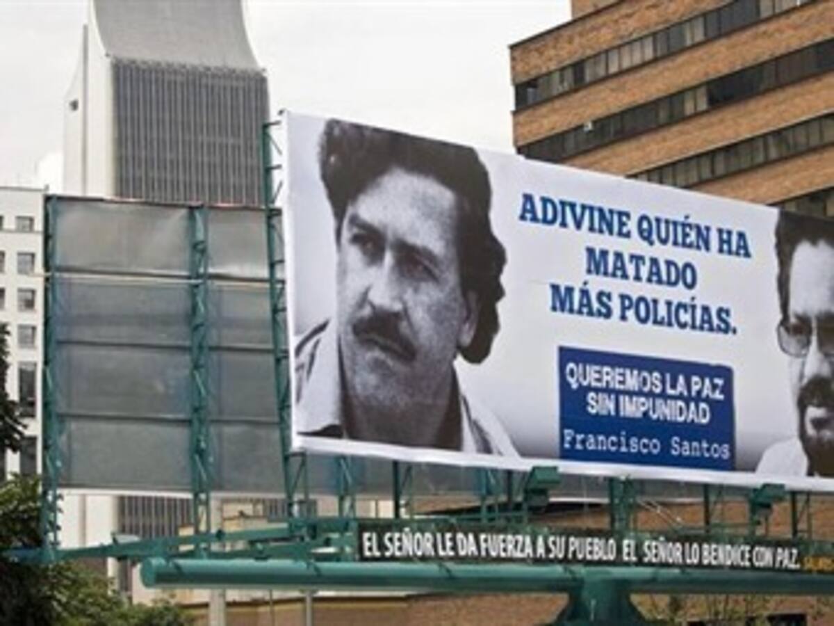 Francisco Santos asistió a audiencia en Consejo Electoral para defender sus vallas