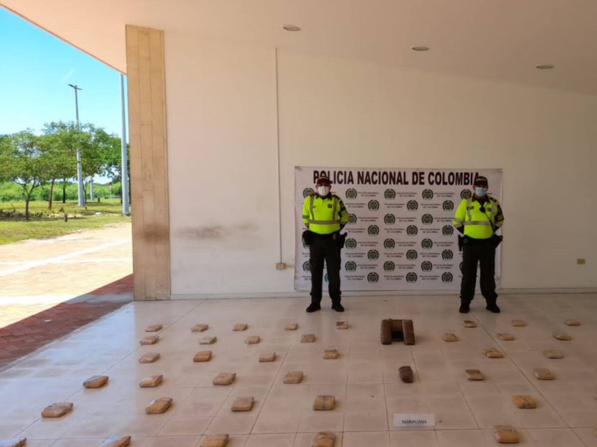 Policías detienen el tráfico de drogas en las vías de acceso a Santa Marta