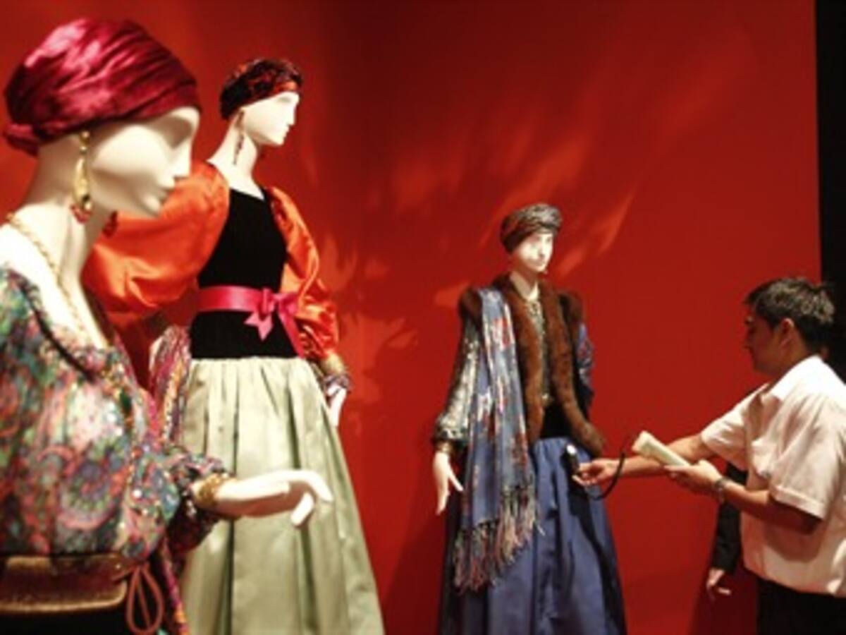 Yves Saint Laurent y su particular universo, vivo y genial
