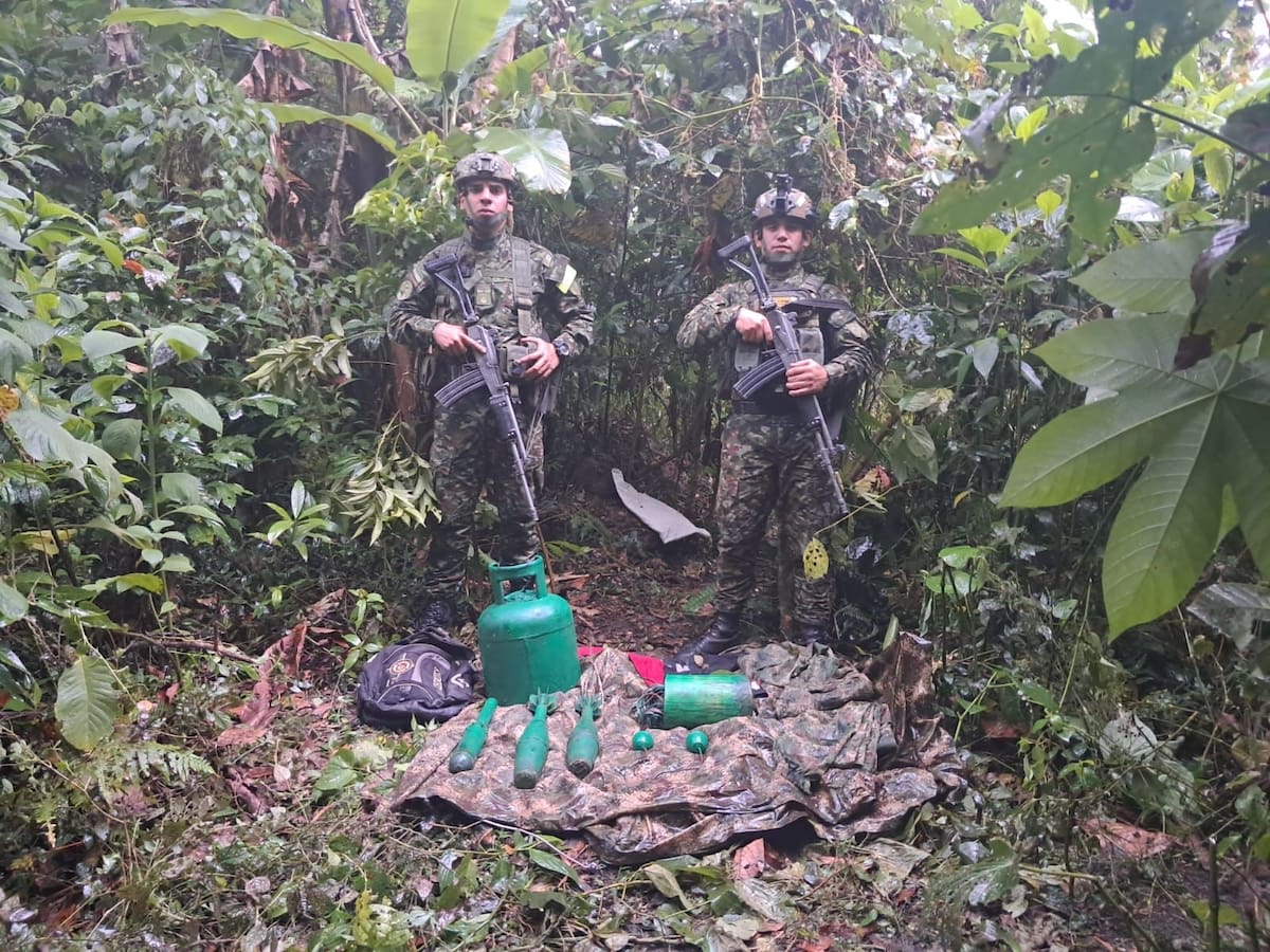 El Ejército desmanteló campamento del ELN donde se almacenaban explosivos en el oriente del Cauca