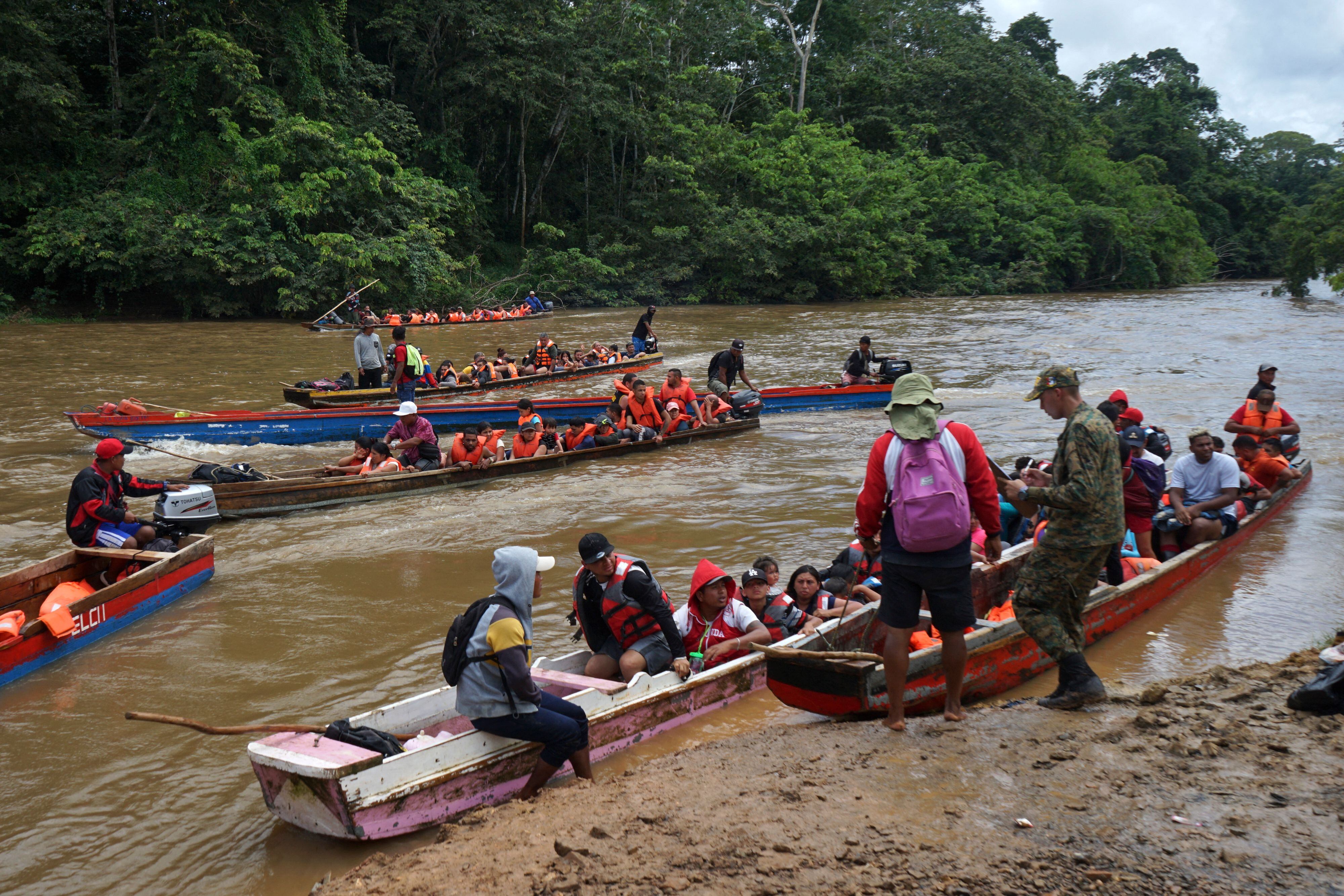 Estación Temporal de Asistencia Humanitaria (ETAH) en Lajas Blancas, provincia de Darién, Panamá, el 18 de agosto de 2023. (Foto de PIPE TEHERAN/AFP vía Getty Images)