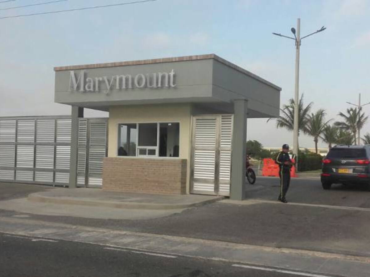 Investigan si profesor recibió dinero por resultados en el Marymount