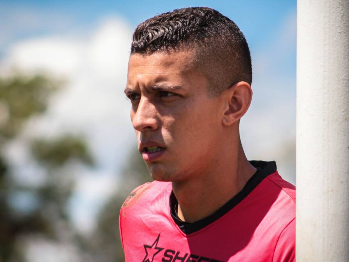 Juan Valencia: “Me dijeron que iba a jugar de central en la charla técnica"
