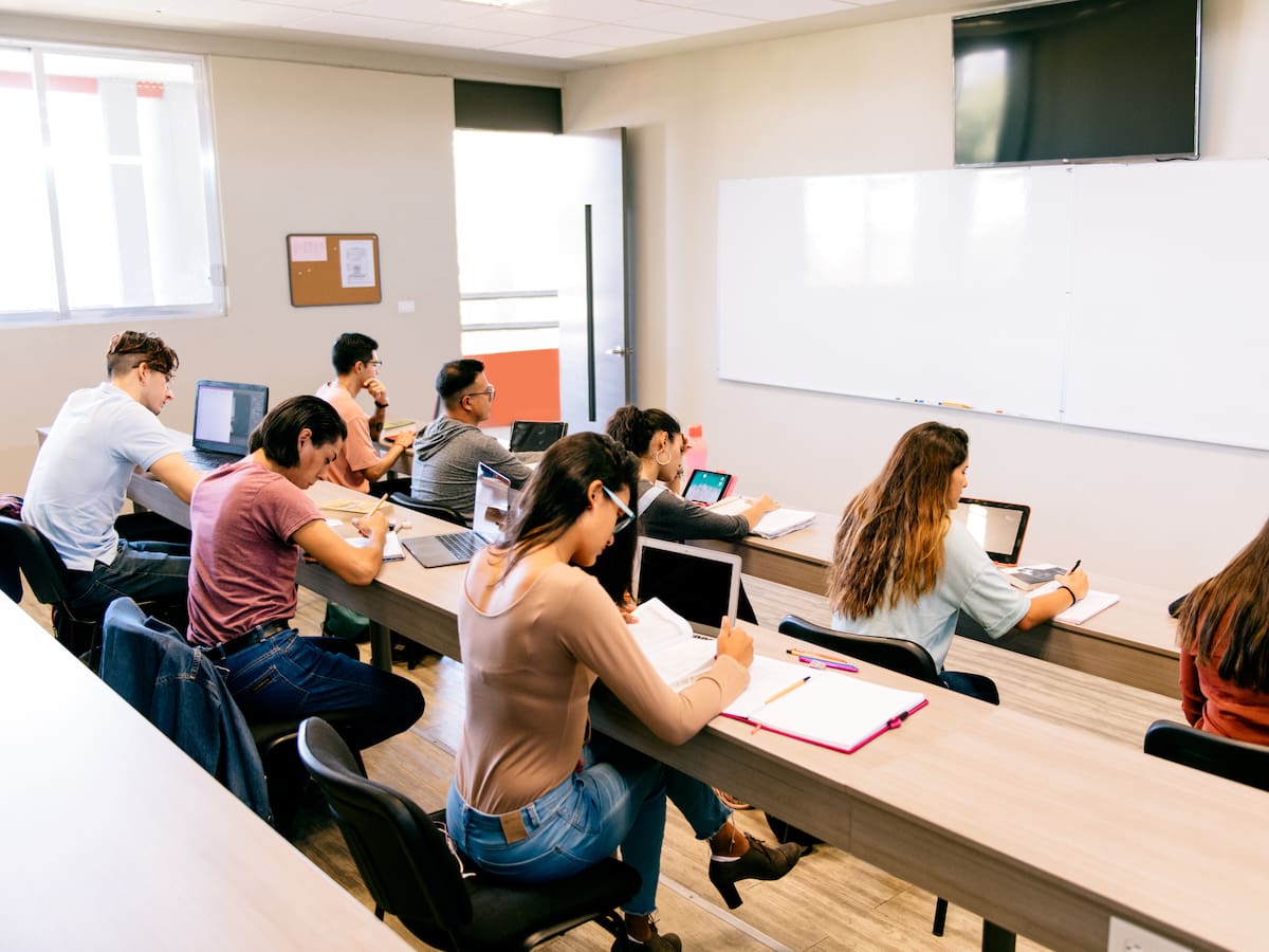 Esta es la carrera universitaria más “fácil" en Colombia, según una IA: ¿dónde estudiarla?