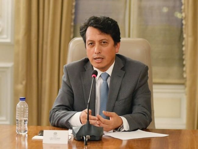 “Efectos secundarios de vacunas covid-19 duran solo un mes”: Dr. Carlos Álvarez