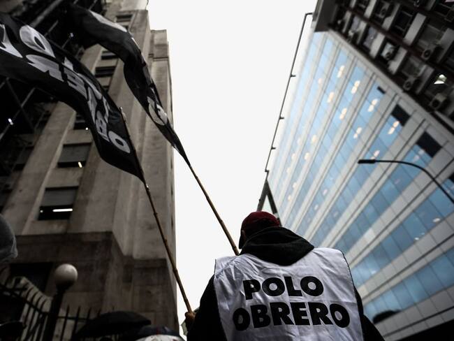 Huelga de funcionarios en Argentina por agravamiento de la crisis