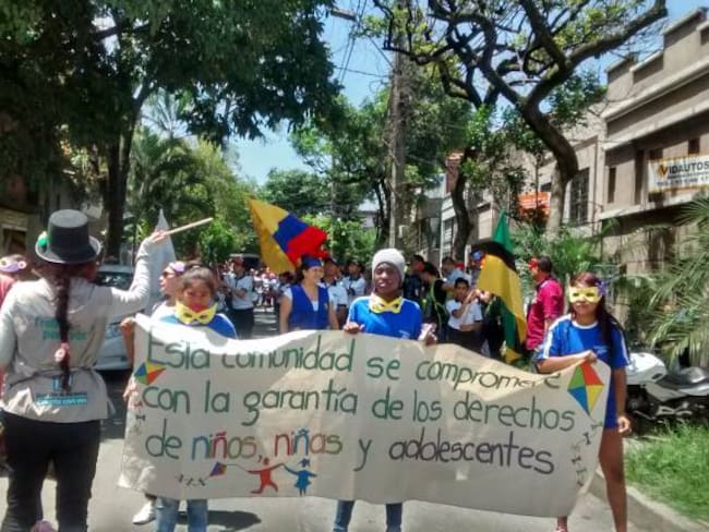En Medellín más de 500 personas marcharon contra el maltrato infantil