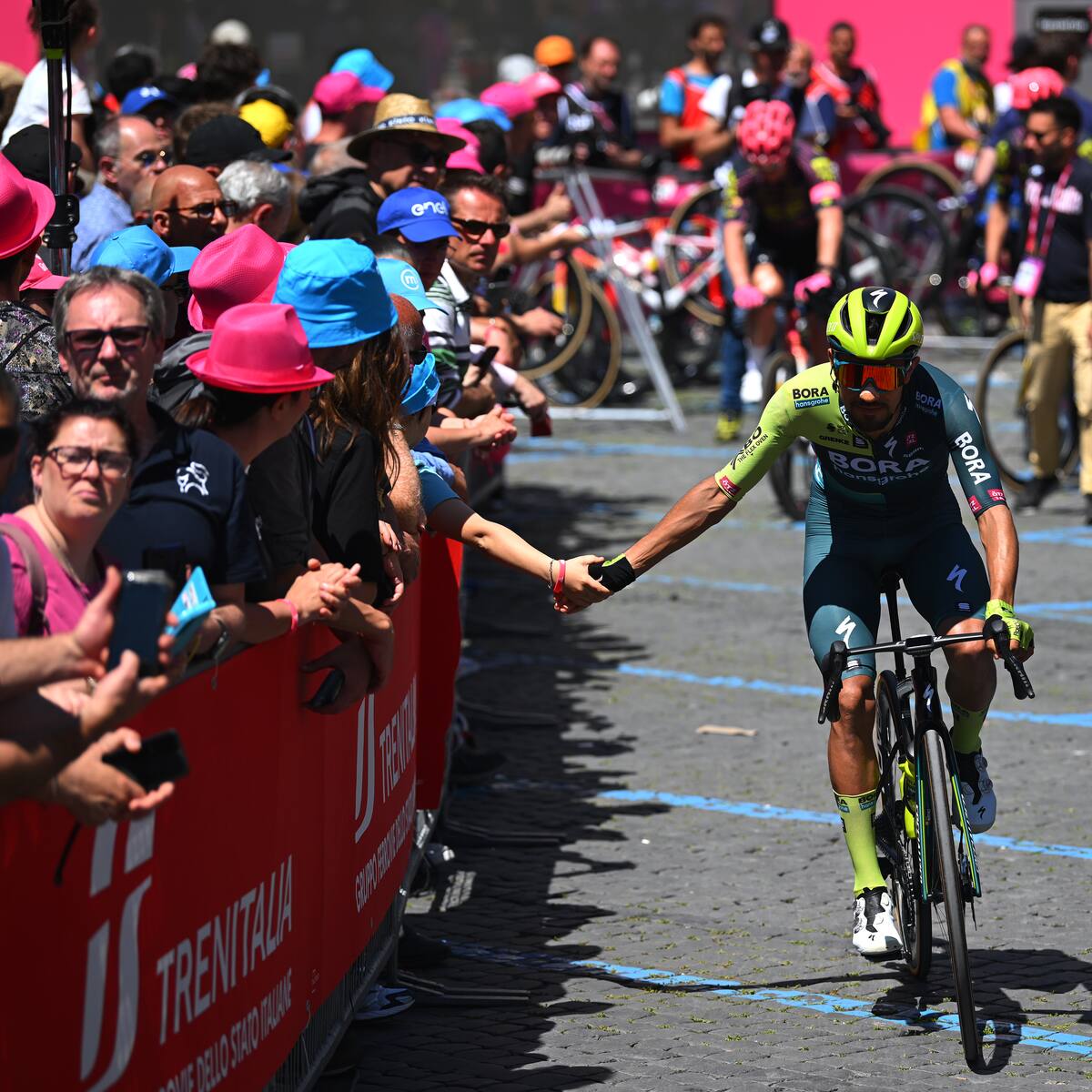 Daniel Felipe Martínez, segundo en la octava etapa del Giro de Italia