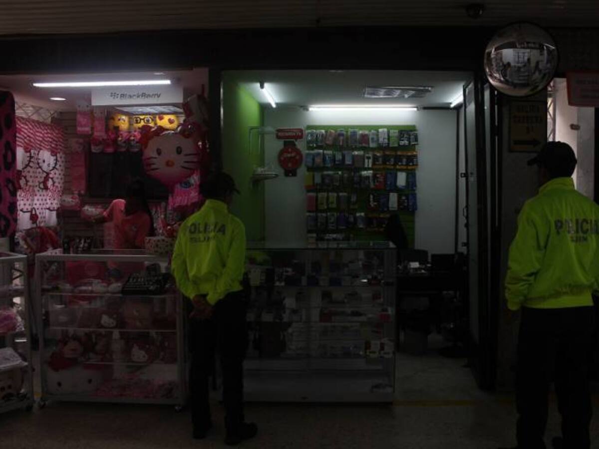 Ocupan locales que vendían celulares hurtados en Cali