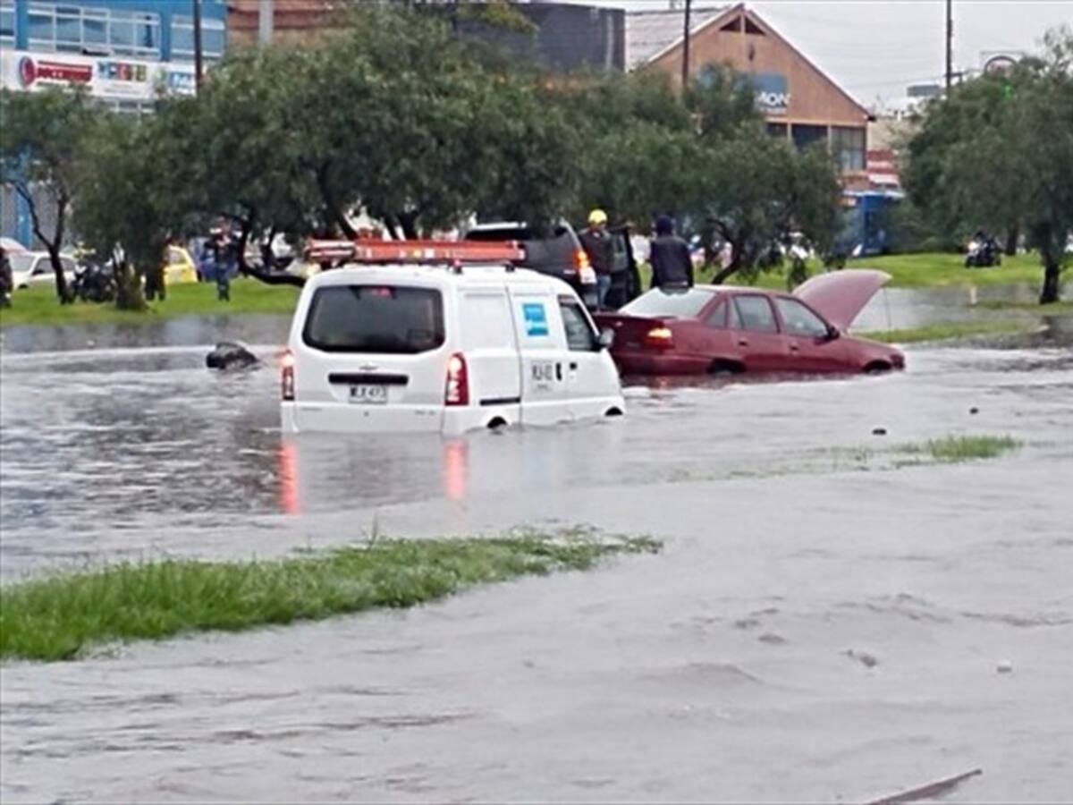 Entidades distritales atienden emergencias por lluvias en Bogotá