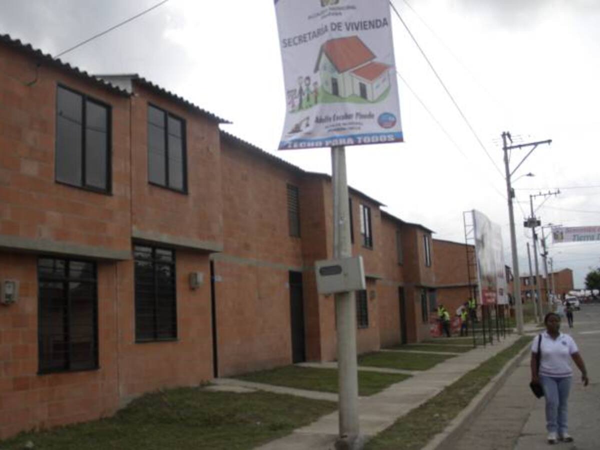 Denuncian a políticos beneficiados irregularmente con viviendas subsidiadas por el Gobierno