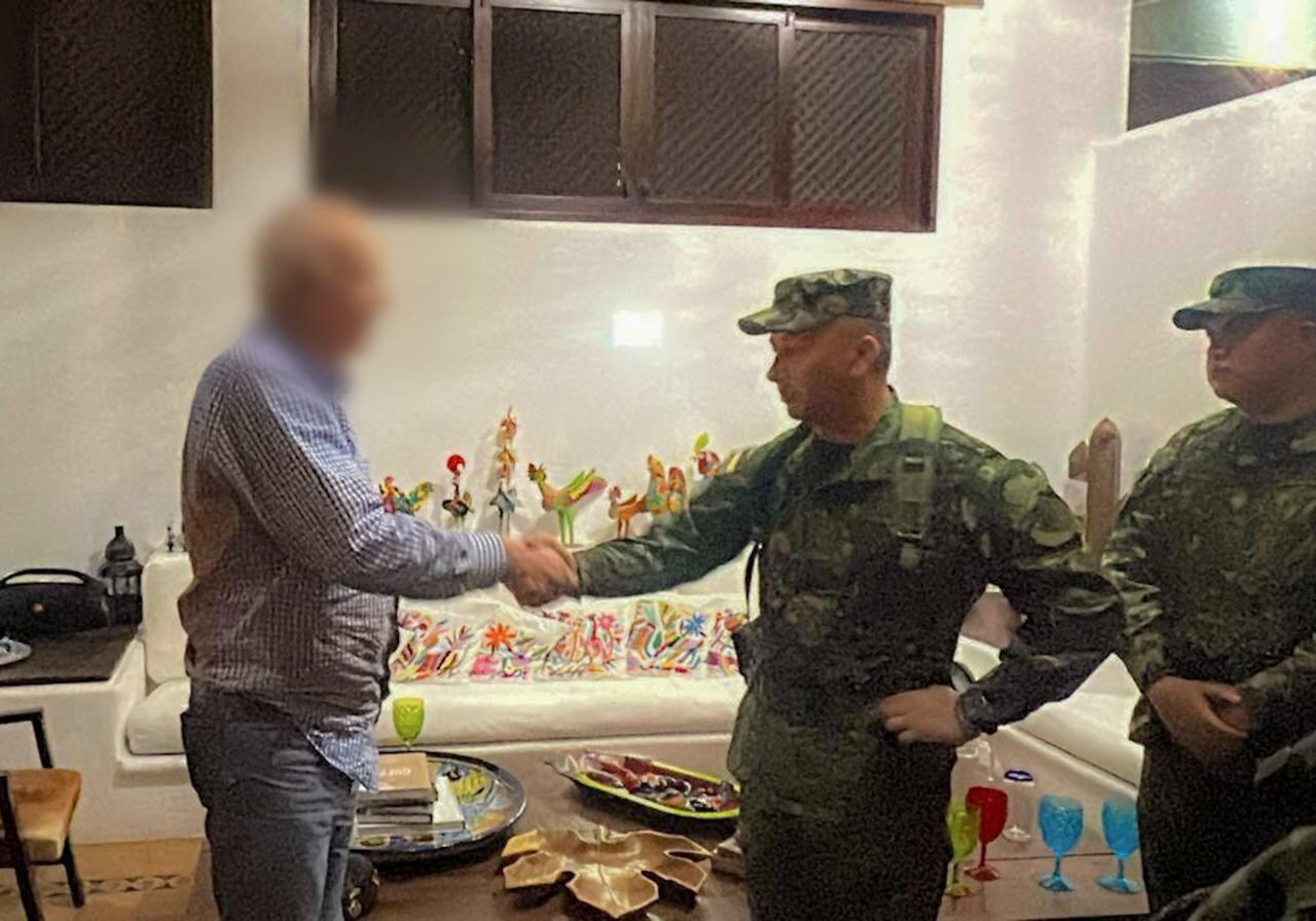 Fue liberado Juan Gonzalo Vélez, propietario de laboratorios Ecar. Foto: Ejército Nacional.