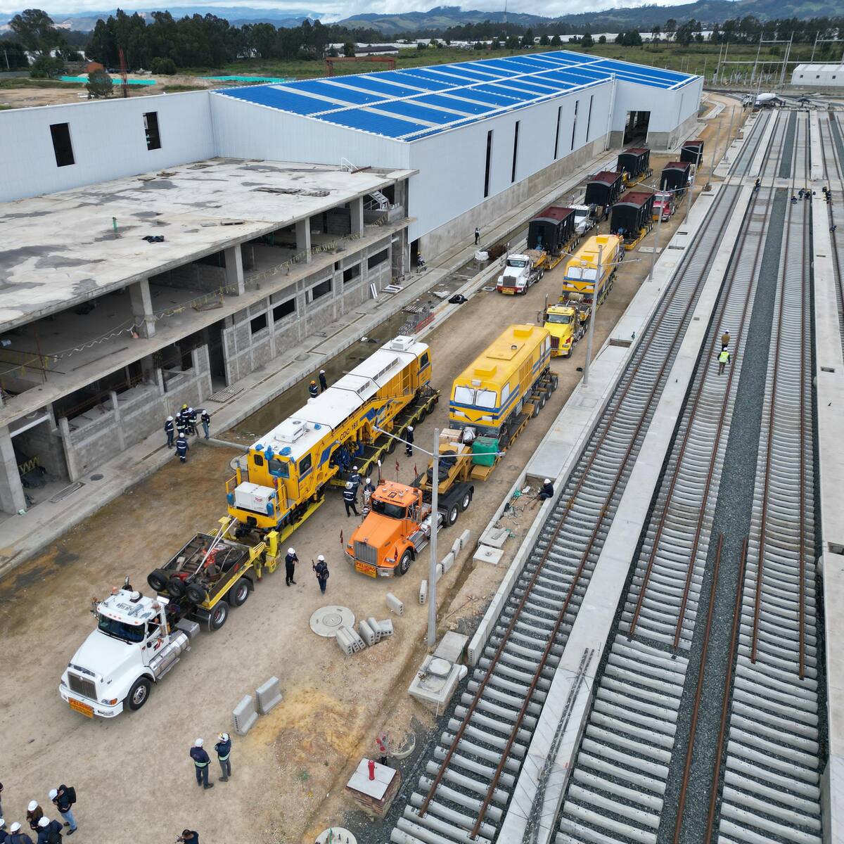 Llega a Cundinamarca la maquinaria pesada para la construcción del RegioTram de Occidente