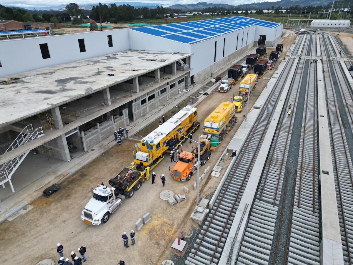 Llega a Cundinamarca la maquinaria pesada para la construcción del RegioTram de Occidente