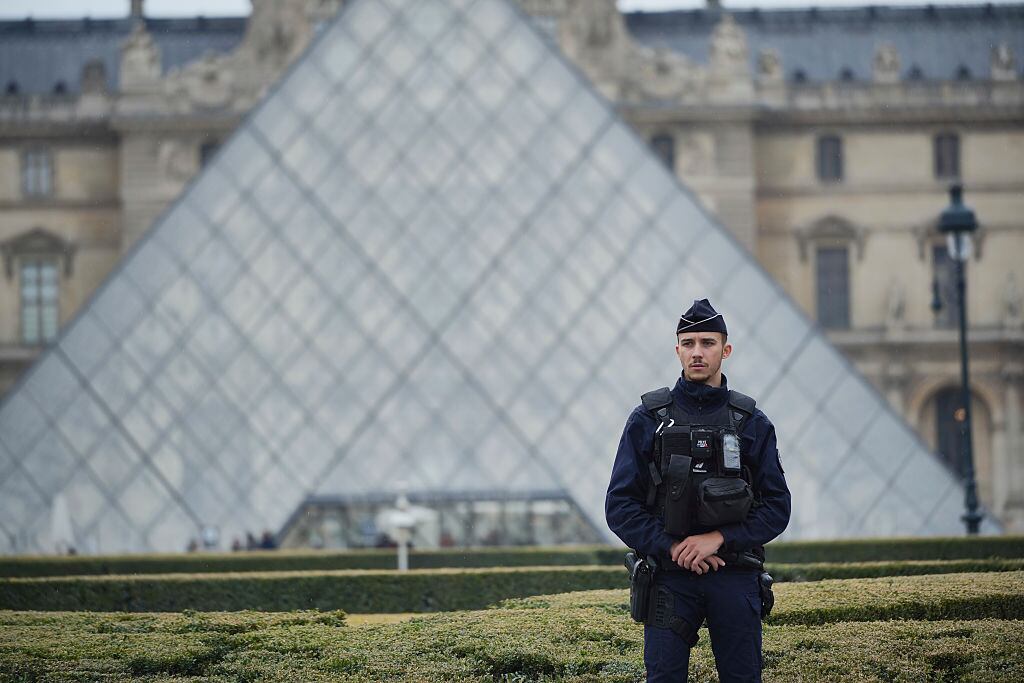 Robo en el museo de Louvre en París. (Photo by Remon Haazen/Getty Images)