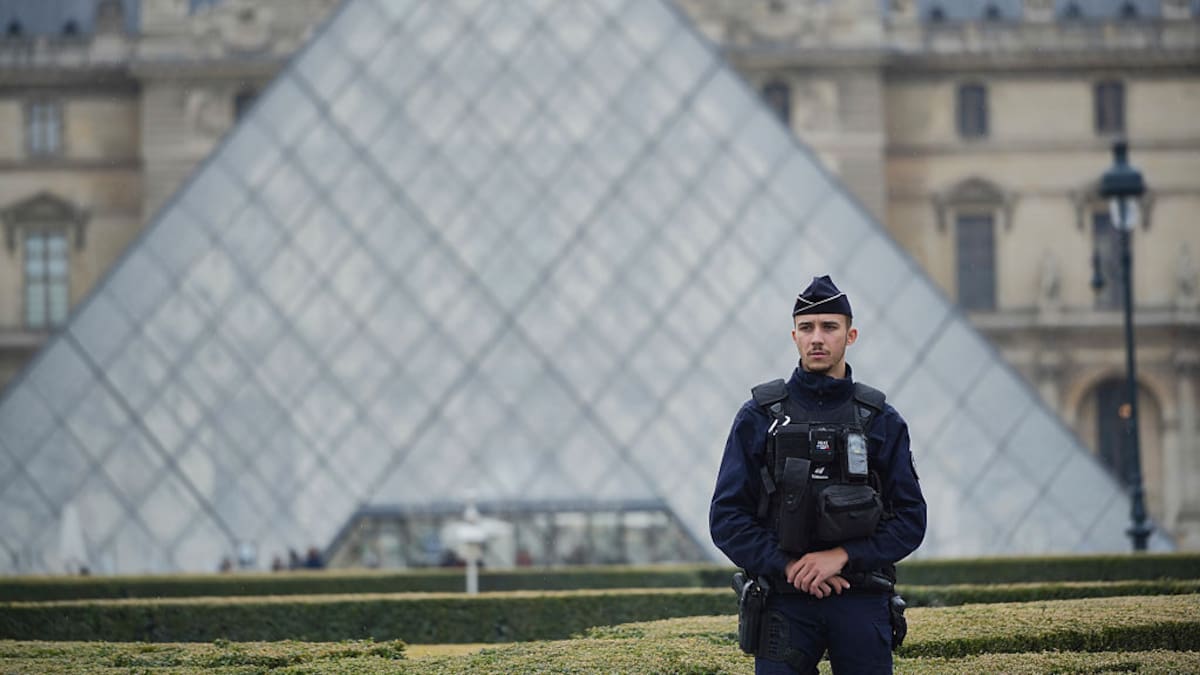 El museo del Louvre en Francia refuerza sus medidas de seguridad y promete una “modernización”
