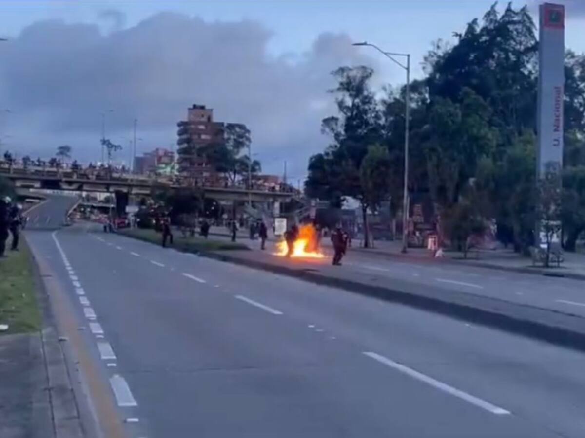 Enfrentamientos en la Universidad Nacional afectan la movilidad en la NQS y servicio de TransMilenio
