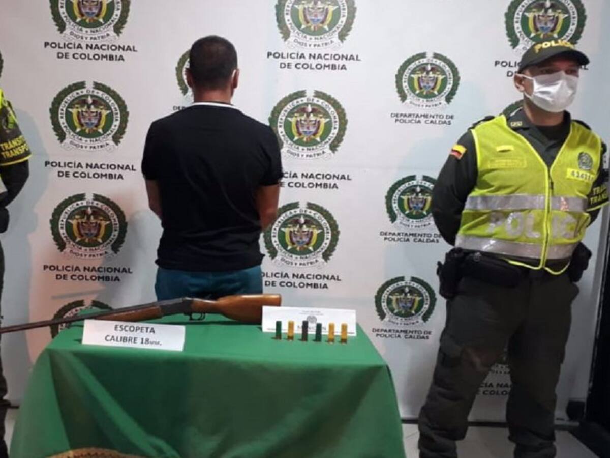 Incautada escopeta en Chinchiná oculta entre verduras