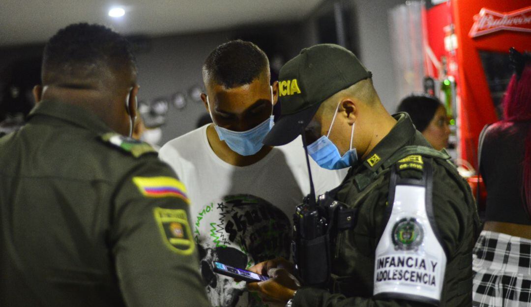 Operativos solicitando carnet de vacunación