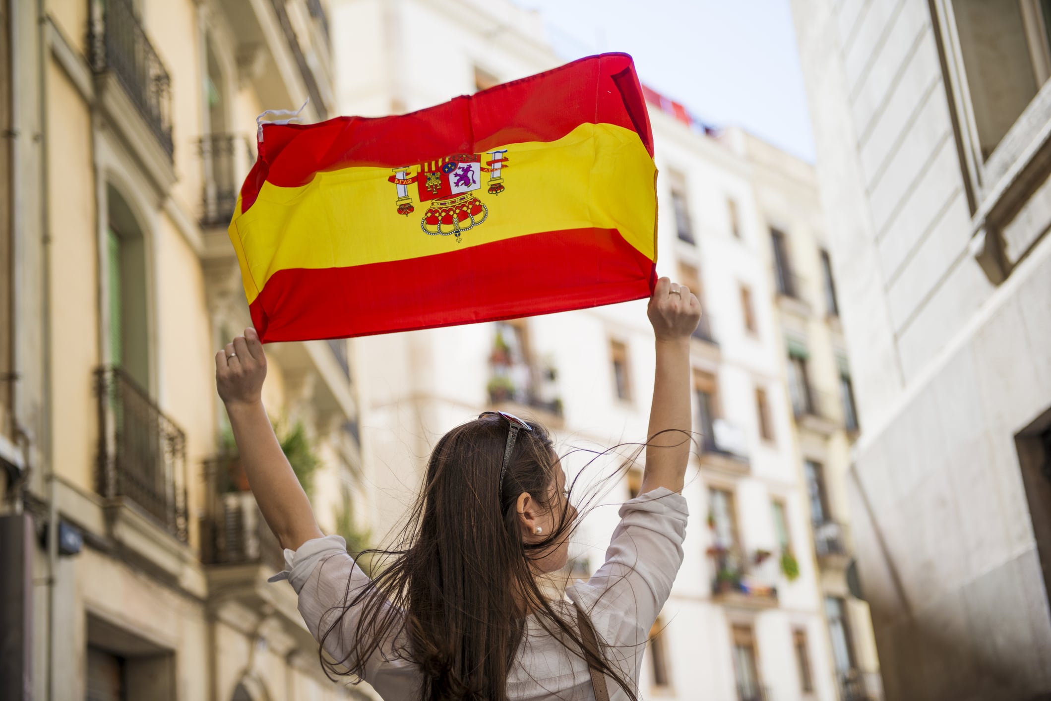 Mujer con bandera de España, imagen de referencia: Getty Images