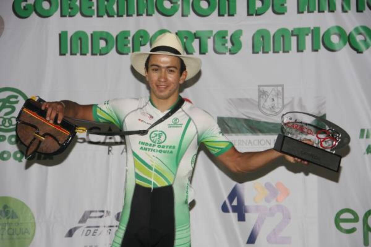 Los ciclistas en la última jornada y cierre del Gran Caracol de Pista