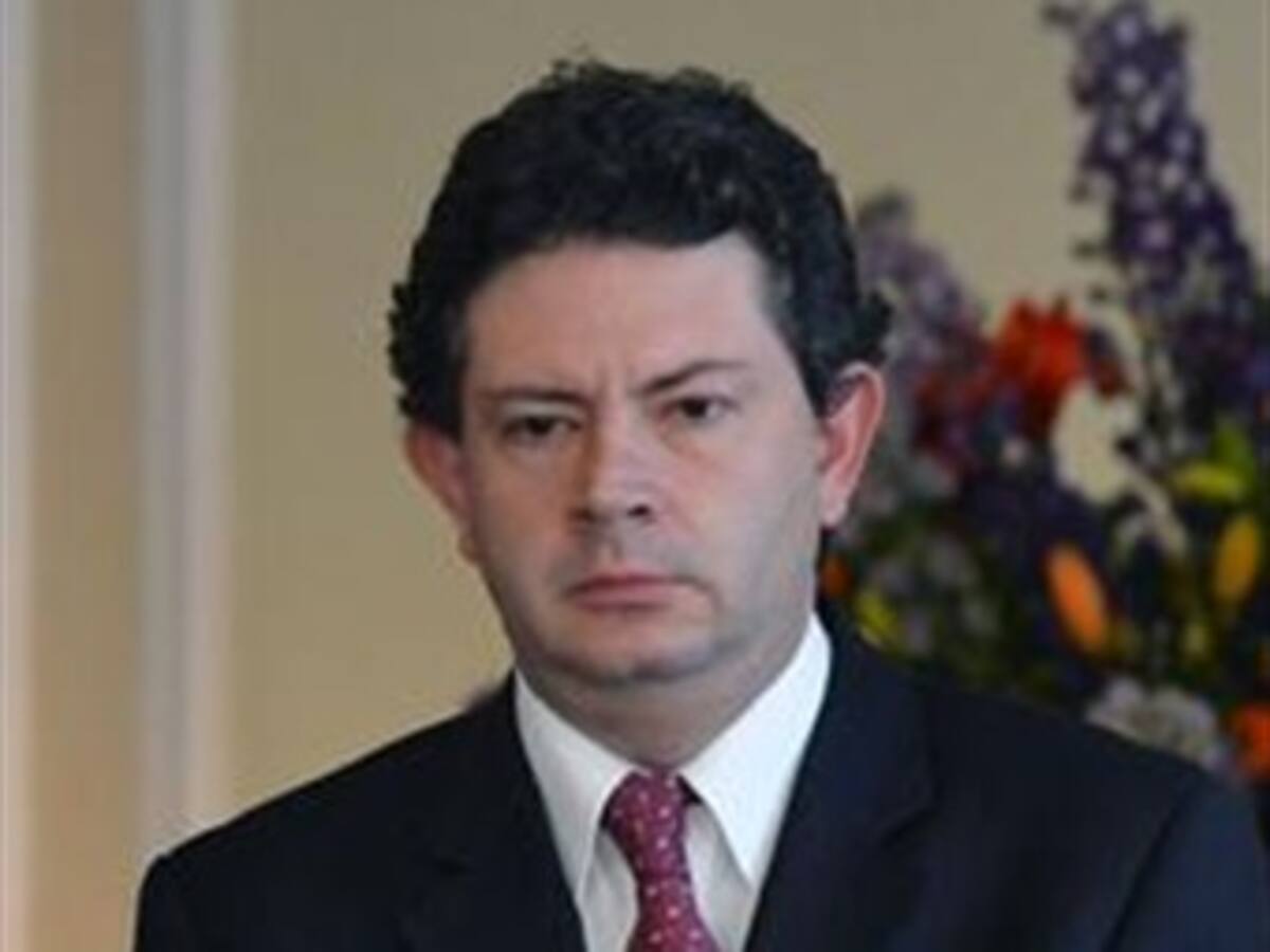 Suspenden licitación de chance donde senador 'hijo de la gata' es accionista