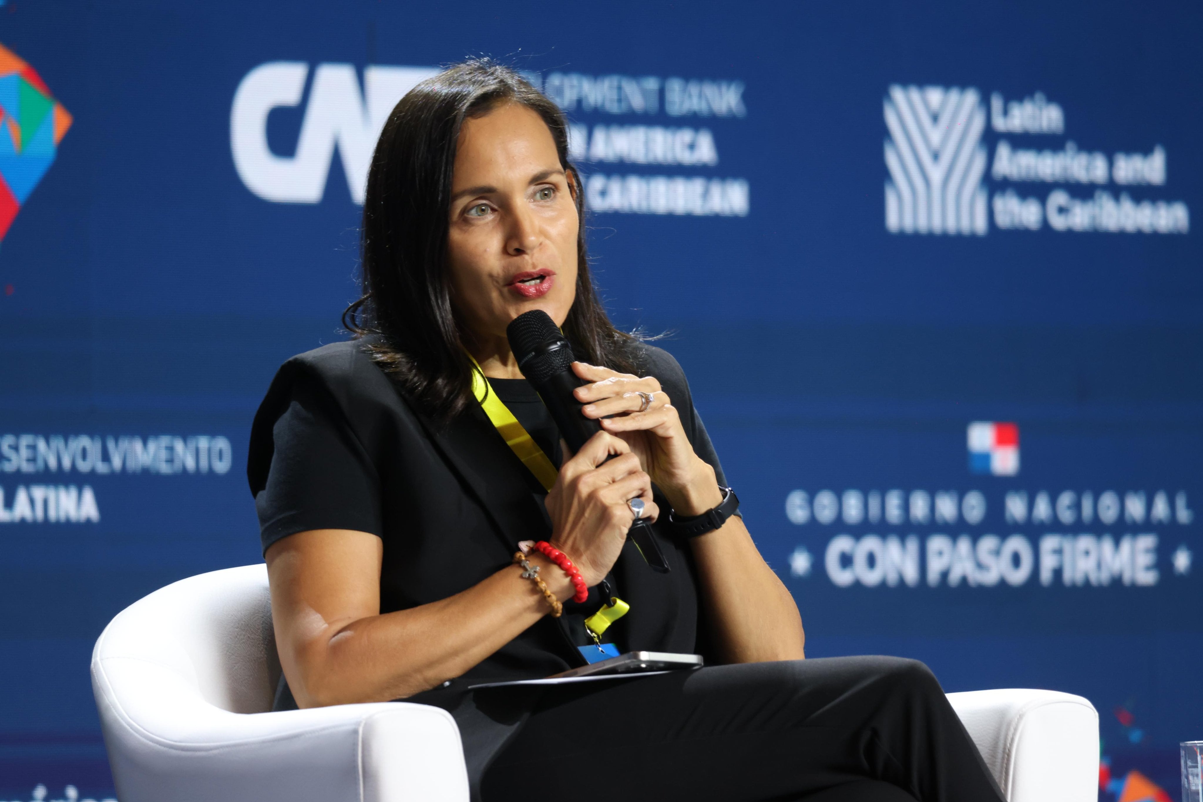 Nos duele lo que pasa con Colombia, pero necesitamos que nos miren como lo que somos: MinMinas de Ecuador. Cortesía: Foro realizado por CAF y Grupo Prisa