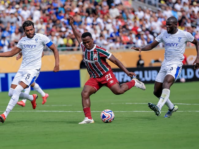ORLANDO (United States), 04/07/2025.- Jhon Arias (C) of Fluminense in action during the FIFA Club World Cup 2025 match between Fluminense FC and Al Hilal in Orlando, Florida, USA, 04 July 2025. (Mundial de Fútbol) EFE/EPA/CRISTOBAL HERRERA-ULASHKEVICH