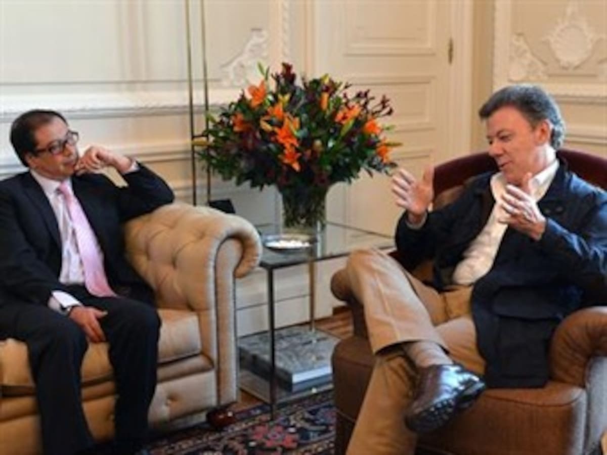 Alcalde y consejero para las regiones se reúnen para revisar cita con Santos