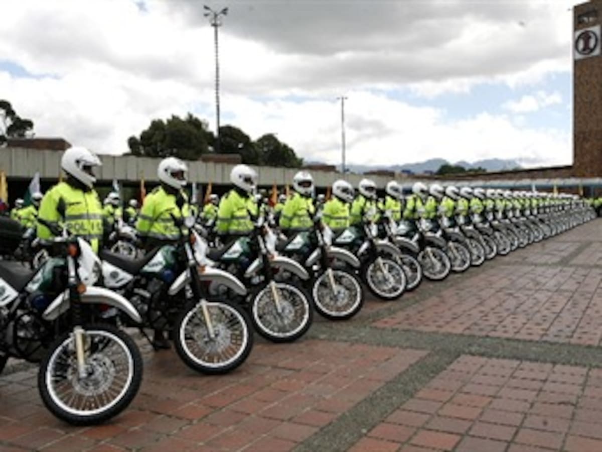 Distrito firma convenio para abastecimiento de combustible para la Policía por 20 días