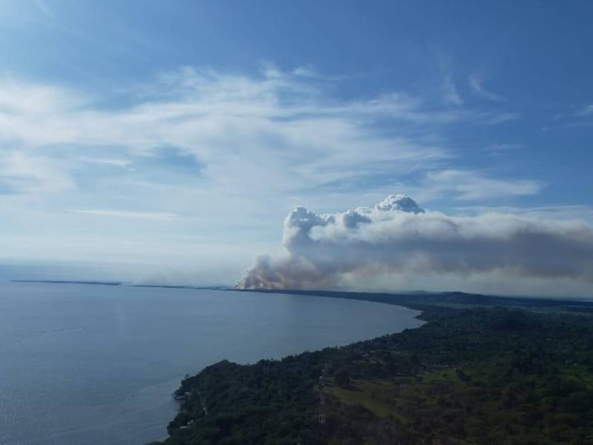 Envían helicóptero para controlar incendio en Urabá