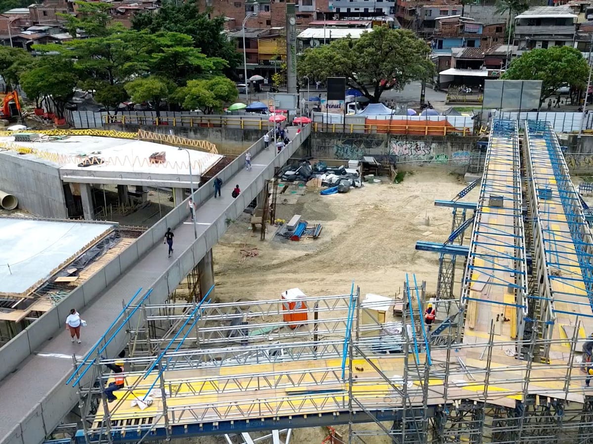 Habilitan pasarela peatonal entre Estación Acevedo y Carabobo por obras de Primavera Norte Medellín