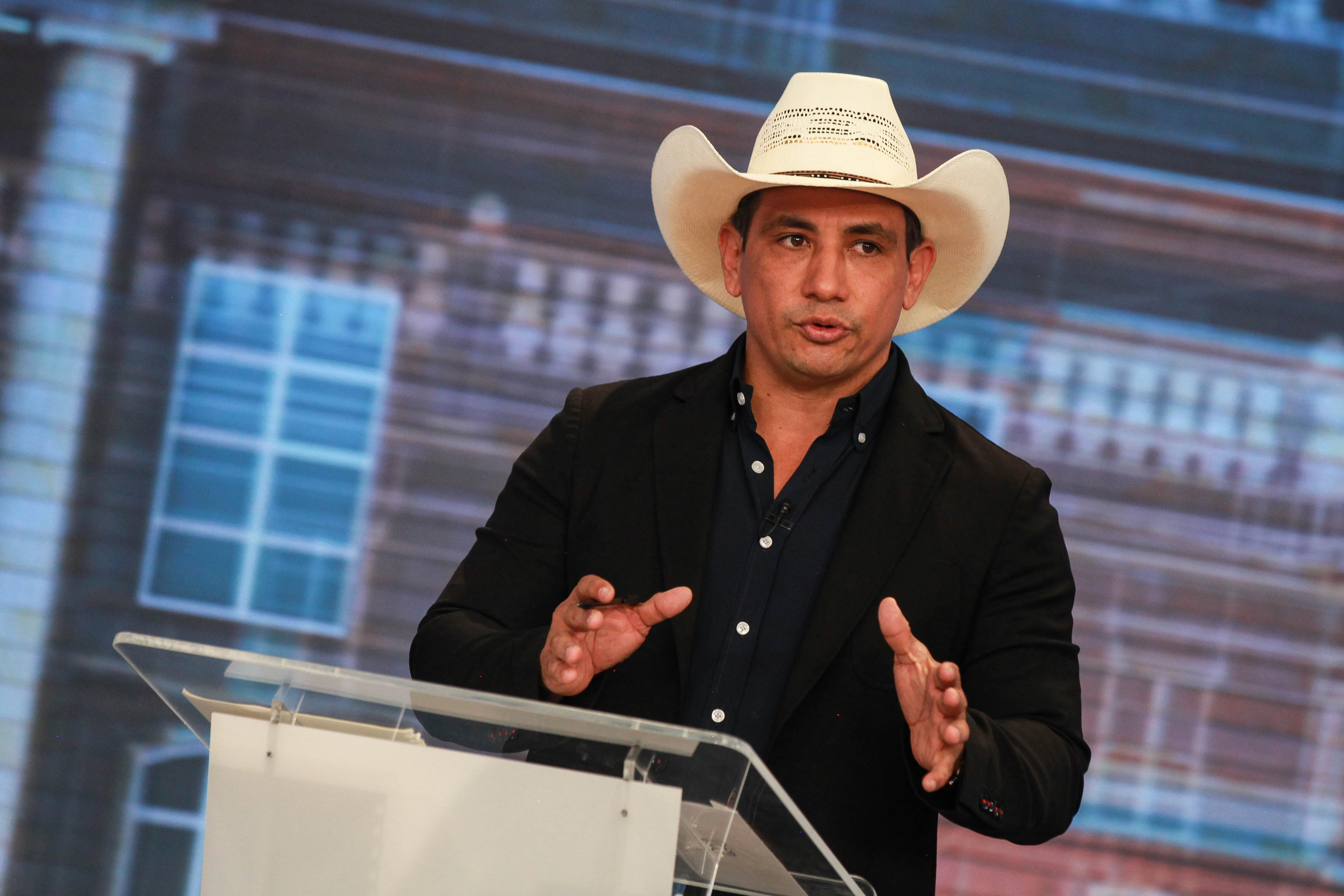 Bogotá. Noviembre 12 de 2021. Primer Debate de precandidatos a la Presidencia de la República - Elecciones 2022, RCN. En la foto: Alirio Barrera, Precandidato Presidencial por el Partido Centro Democrático. (Colprensa - Camila Díaz)