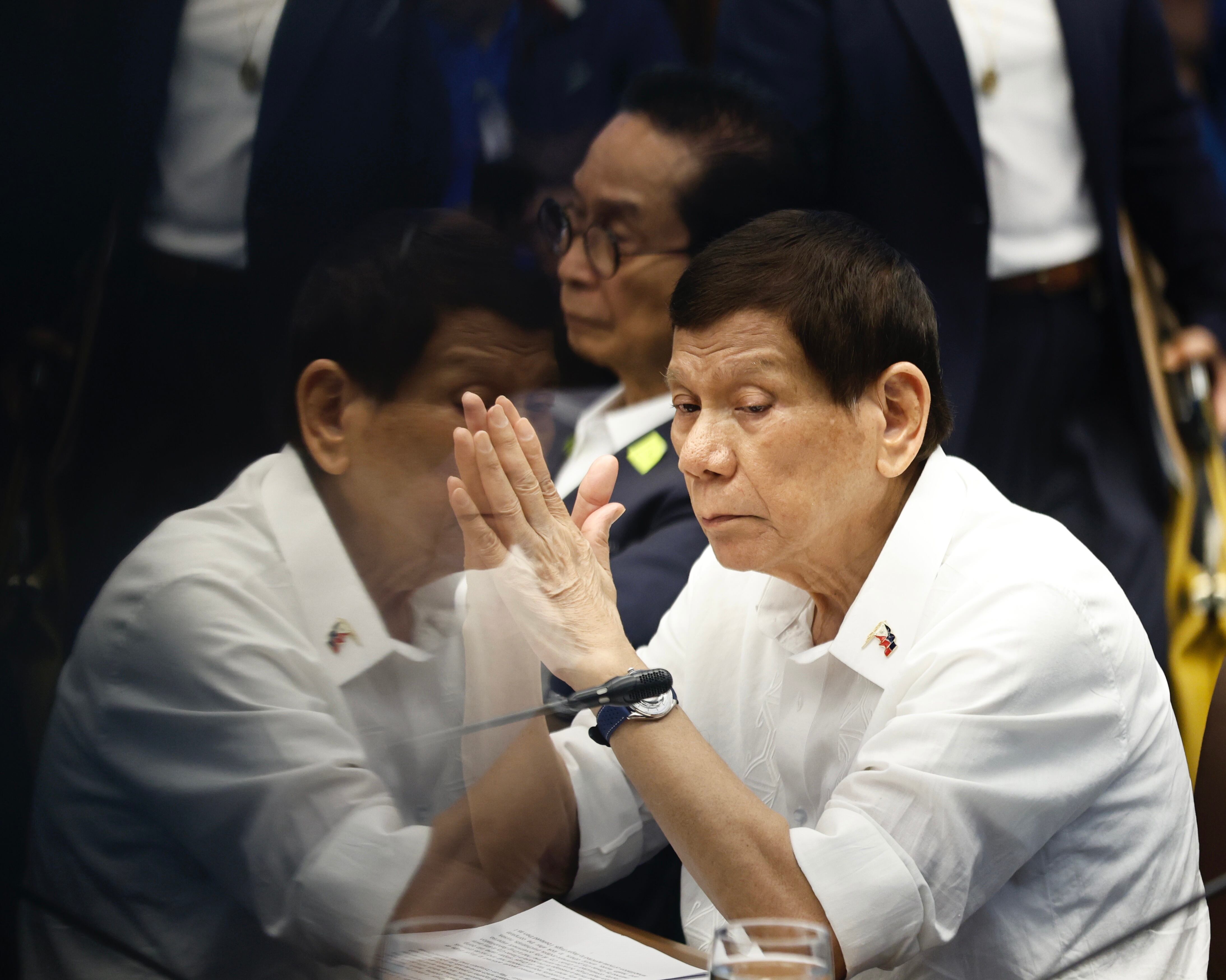 Manila (Philippines), 11/03/2025.- (FILE) - Former President Rodrigo Duterte's likeness is reflected as he gestures while attending an investigation at Philippine Senate in Manila, Philippines, 28 October 2024 (re-issued 11 March 2025). Duterte was arrested at the Manila airport on 11 march 2025 after an arrest warrant from the International Criminal Court was served upon his arrival from Hong Kong. The Presidential Communication Office confirmed the arrest, stating that Interpol in Manila received the warrant. (Filipinas) EFE/EPA/ROLEX DELA PENA