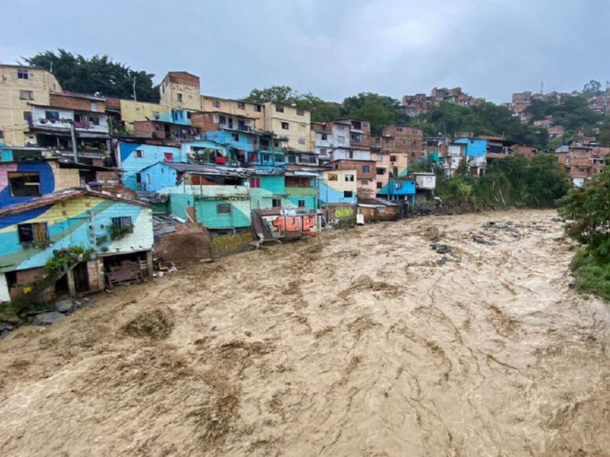 Siete familias evacuadas por creciente súbita en la quebrada La Iguaná