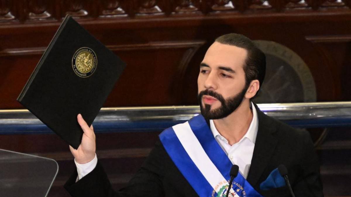 Presidente salvadoreño Bukele inscribe precandidatura para tercer mandato, según partido