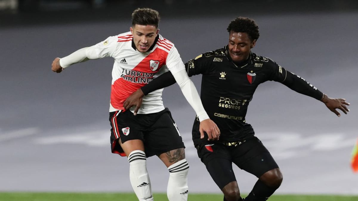 El jugador que entraría en la negociación de Santa Fe y Nacional por Mejía