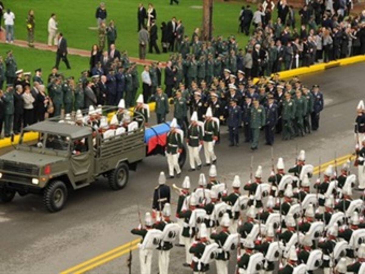Gobierno anuncia aumento del pie de fuerza para combatir a guerrilla y bandas criminales