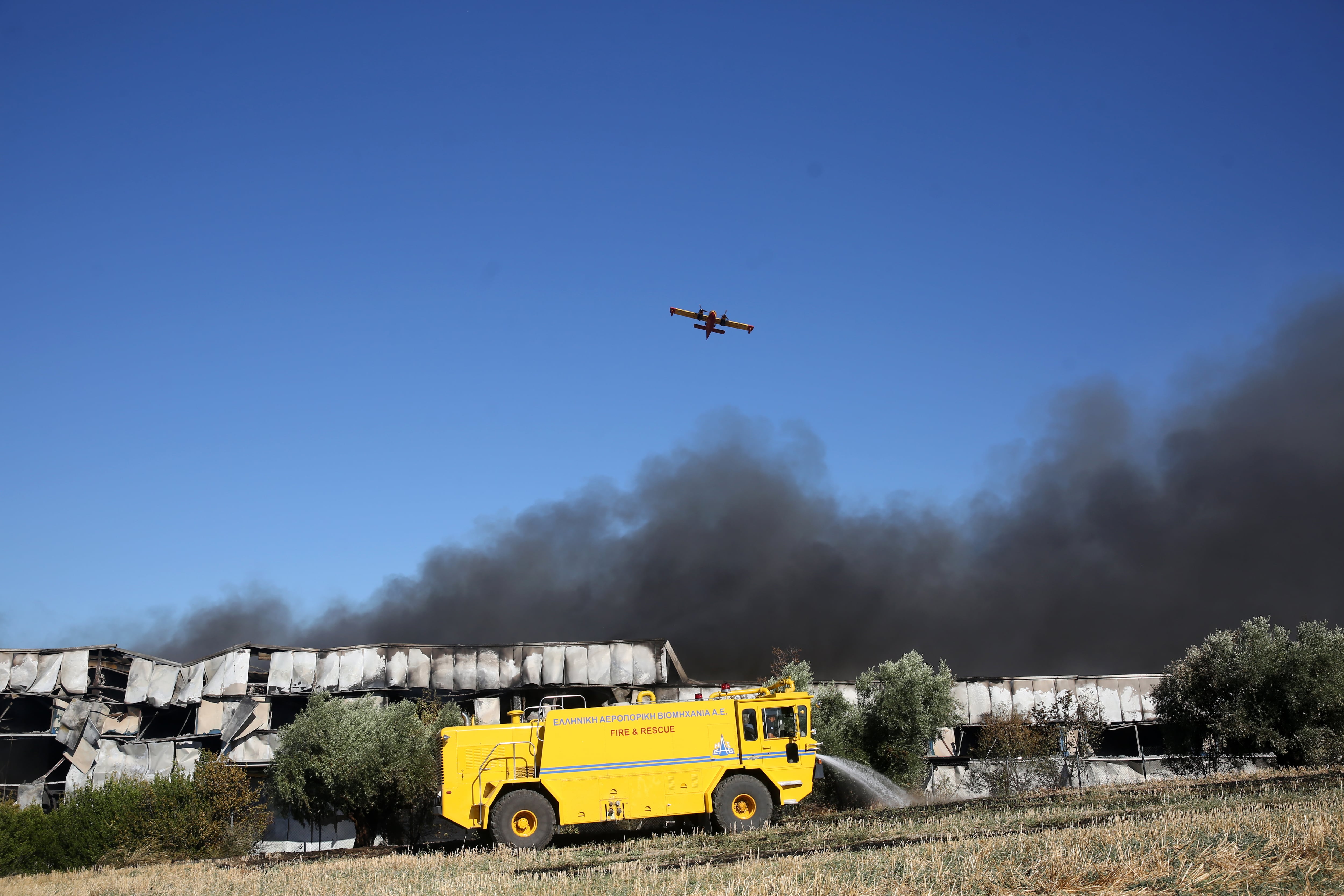TANAGRA (Greece), 05/09/2026.- Firefighting aircraft operates at the area where an F-4 Phantom fighter jet crashed during the Athens Flying Week airshow in Tanagra, Greece, 05 September 2026. A fire broke out following the crash of an Hellenic Air Force F-4 Phantom fighter jet in Tanagra and spread into the surrounding woodland. A total of 95 firefighters have been mobilized to tackle the blaze, including two wildfire-fighting teams from the 1st EMODE and one team from the 1st EMAK, along with 29 fire engines. Nine aircraft and four helicopters are also operating from the air, one of which is being used for coordination purposes. (Grecia, Atenas) EFE/EPA/ALEXANDROS VLACHOS