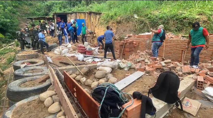 vivienda construida en zona de minería ilegal