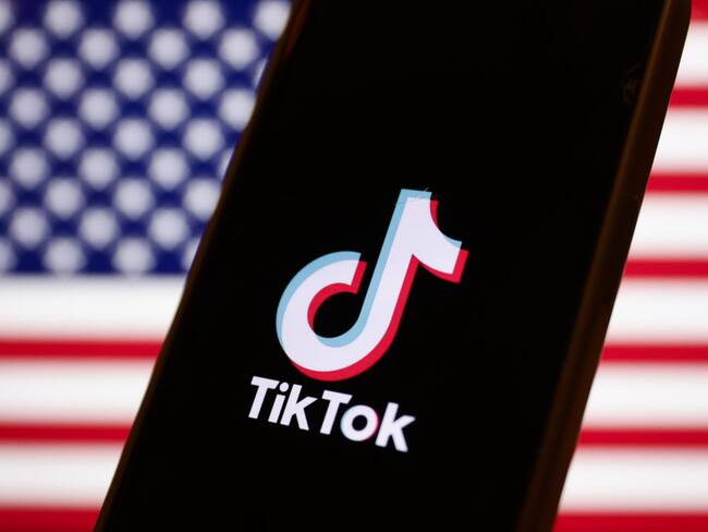 Logo de Tik Tok y Estados Unidos. I Foto: Jakub Porzycki/NurPhoto via Getty Images.