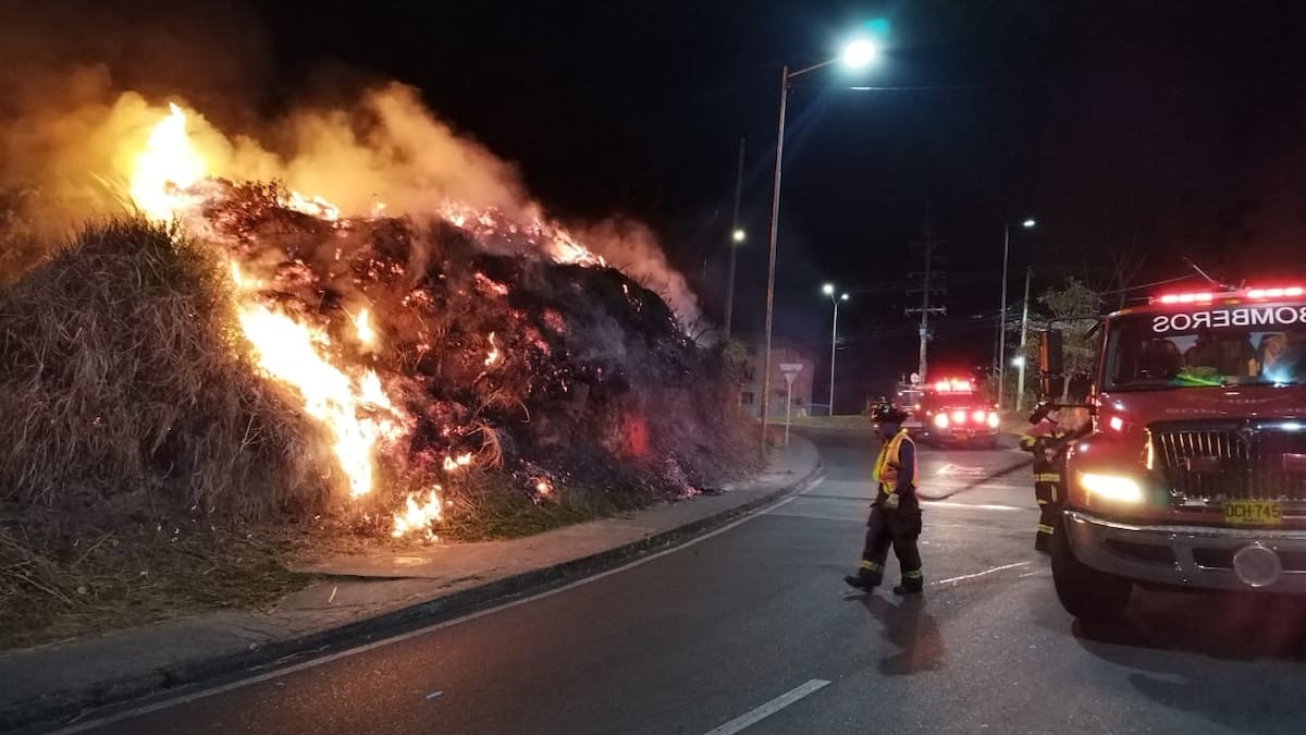 Capitán José Augusto Montoya del cuerpo oficial de Bomberos de Armenia