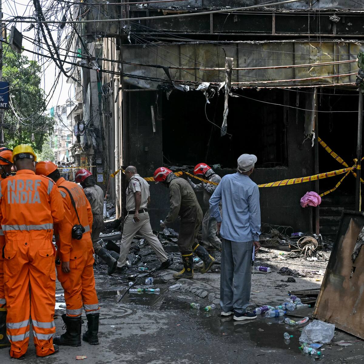 Al menos 21 personas mueren por un incendio en un hotel de la capital de India