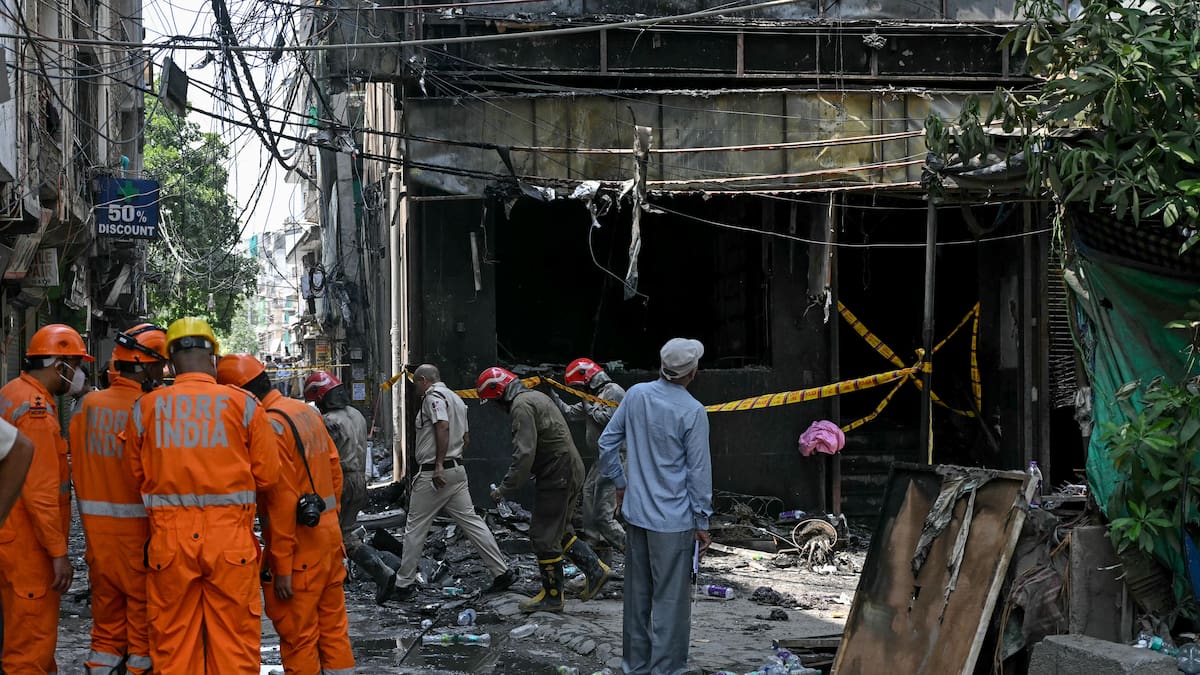 Al menos 21 personas mueren por un incendio en un hotel de la capital de India