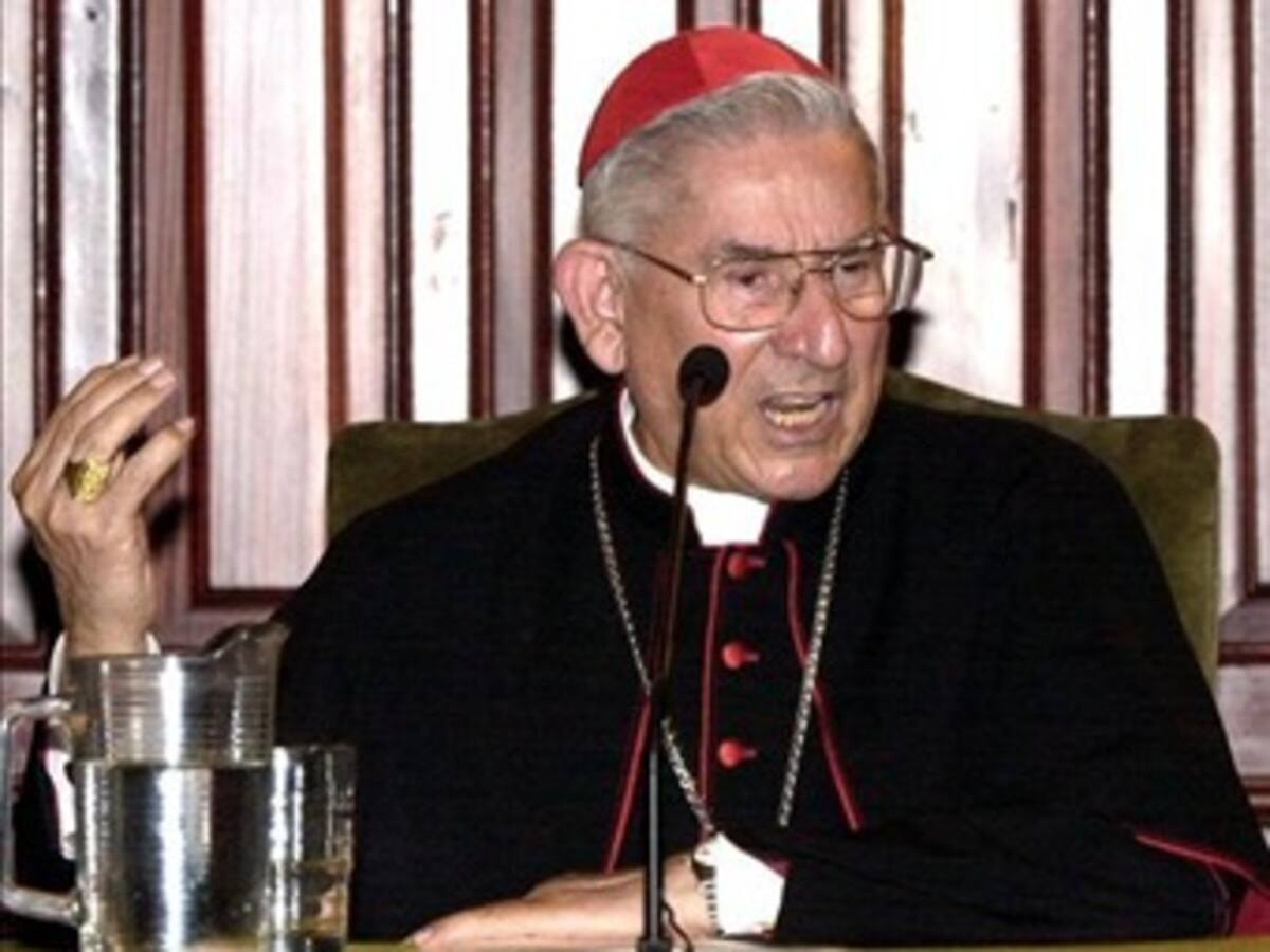 El cardenal Darío Castrillón felicitó a un obispo por ocultar un caso de pederastia
